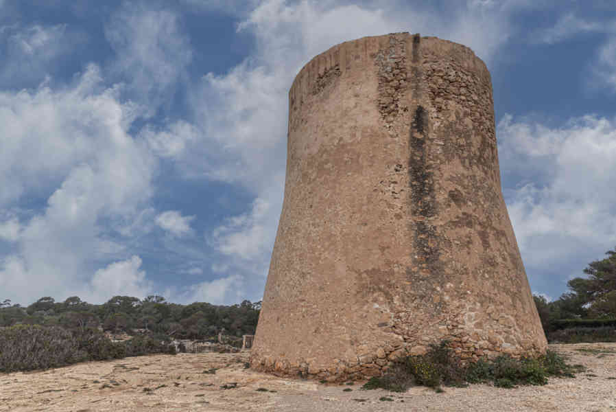Mallorca - Llucmajor 28 - torre de Cala Pi.jpg